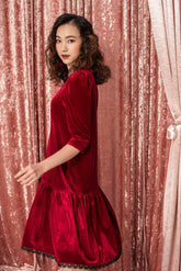 Soft velvet V-neck dress with gathered skirt and three-quarter puff sleeves